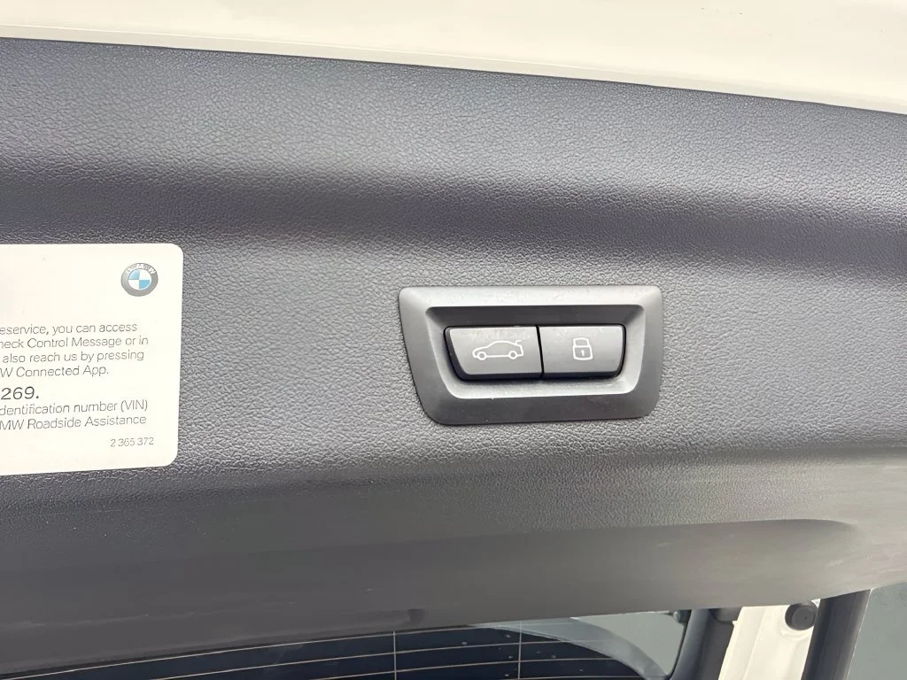Used 2023 White BMW xDrive28i image 25