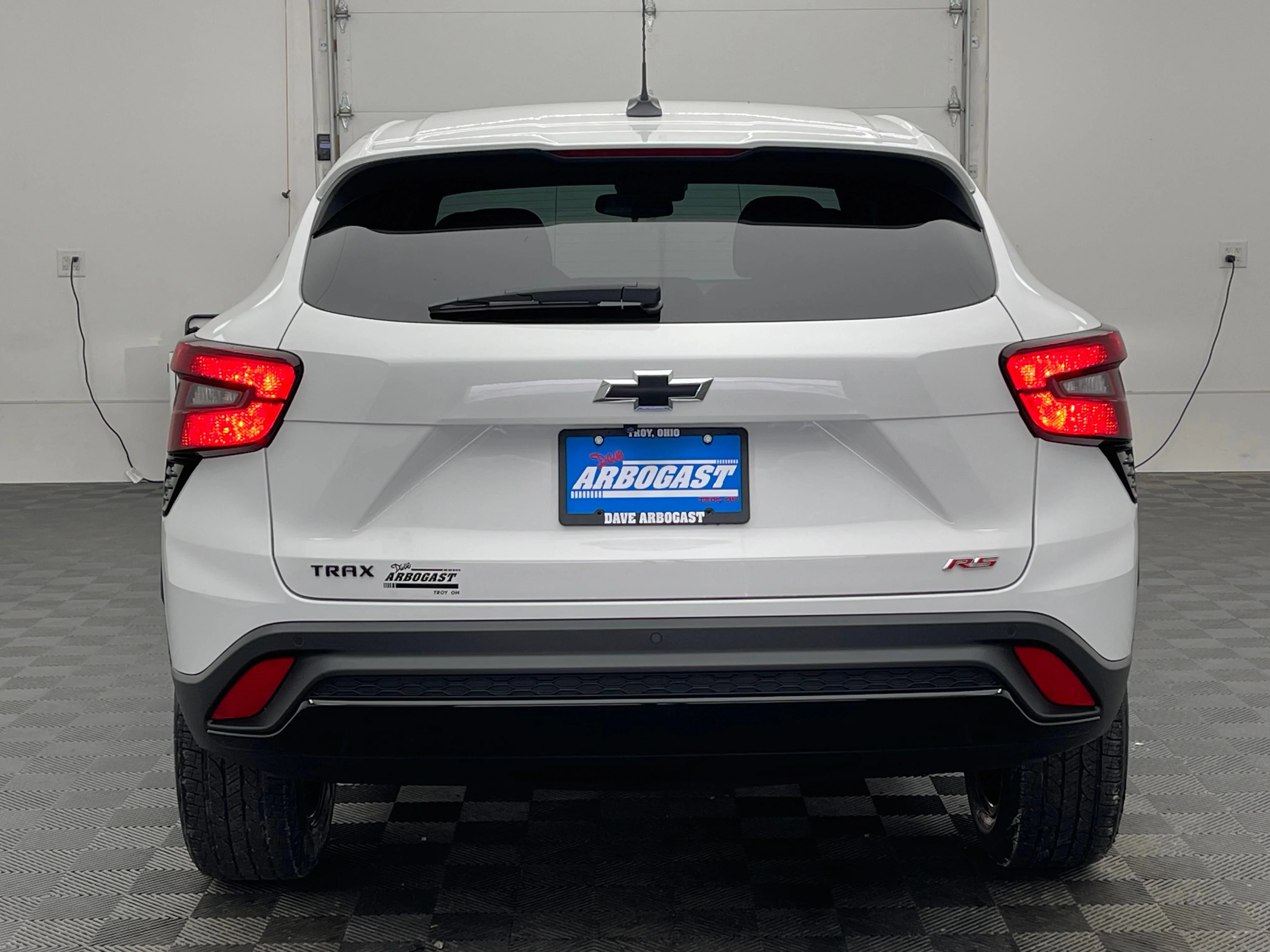Used 2024 Summit White Chevrolet 1RS image 8