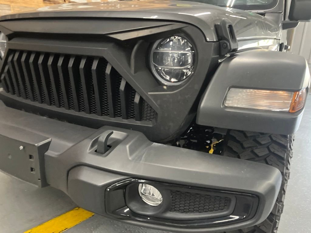 Used 2022 Crystal Metallic Jeep Willys image 12