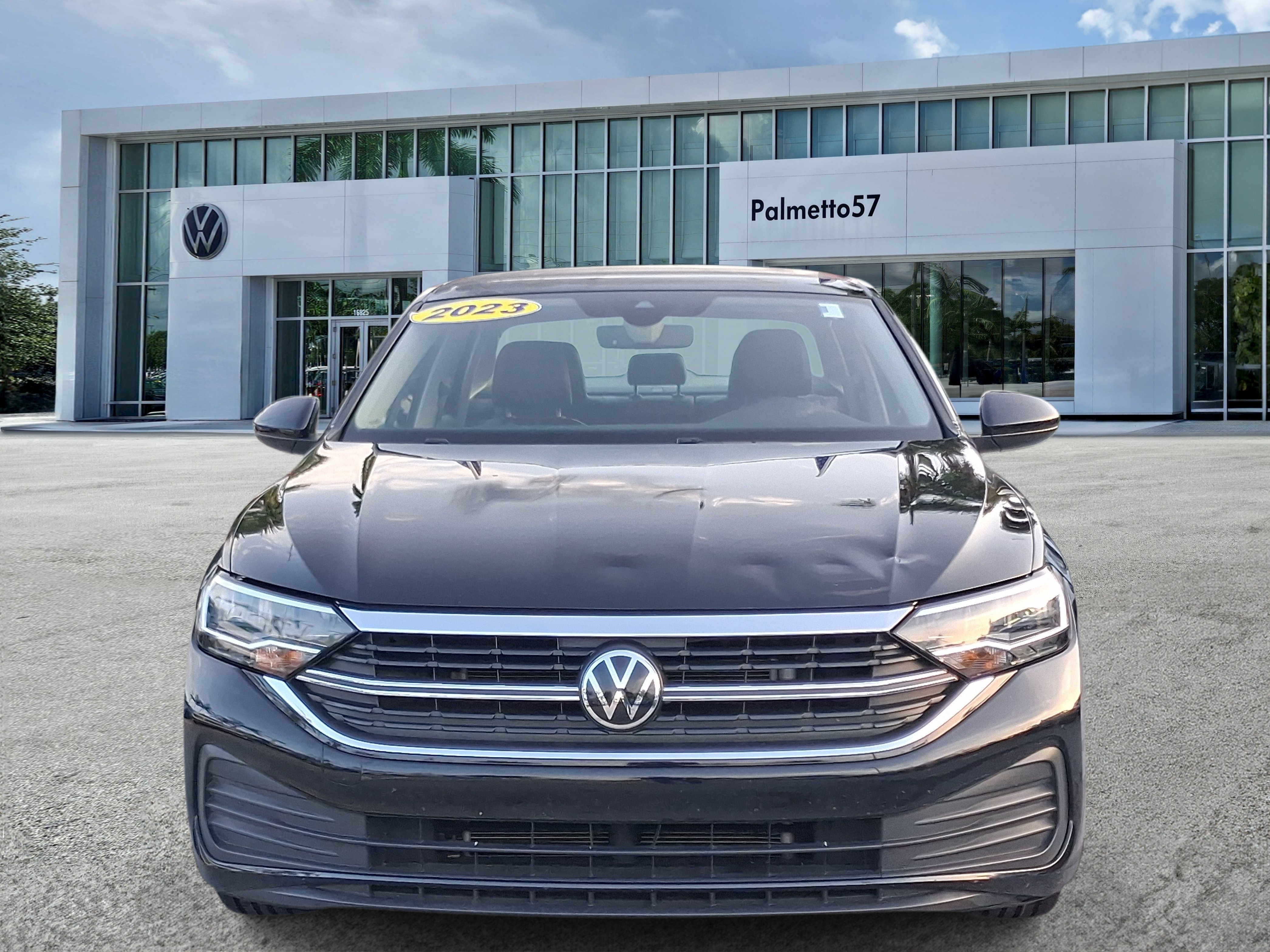 Certified Used 2023  Volkswagen 1.5T SE image 2