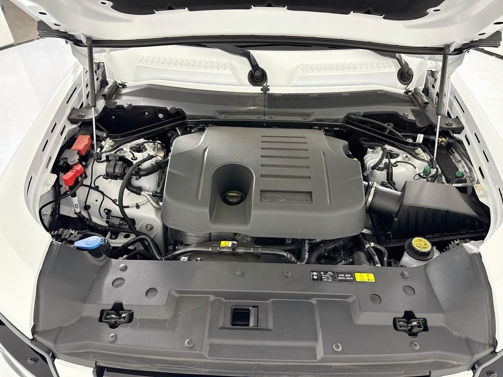 New 2026 Fuji White Land Rover X-Dynamic SE image 29