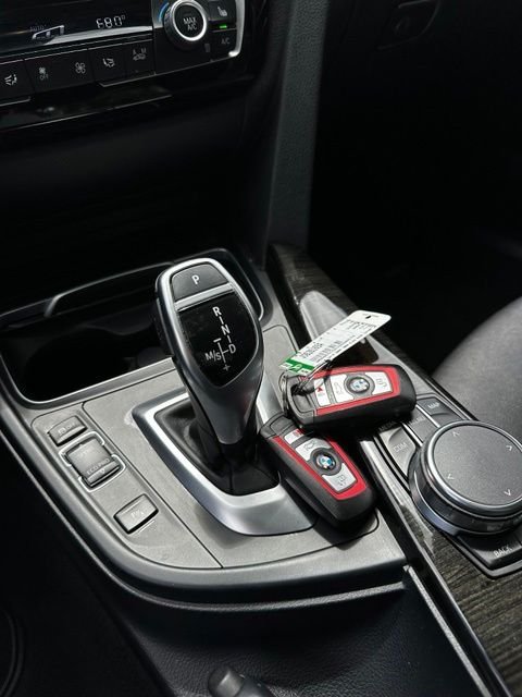 Used 2018 Glacier Silver Metallic BMW 328d image 33