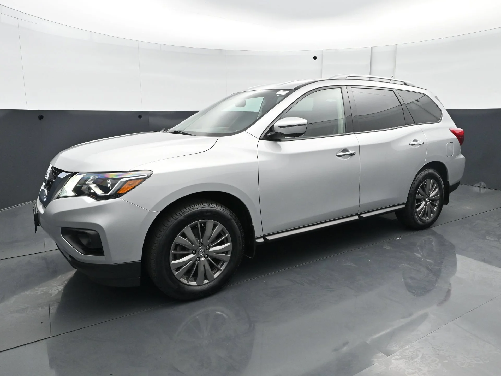 Used 2017 Nissan Pathfinder SL with VIN 5N1DR2MM1HC905126 for sale in Burnsville, Minnesota