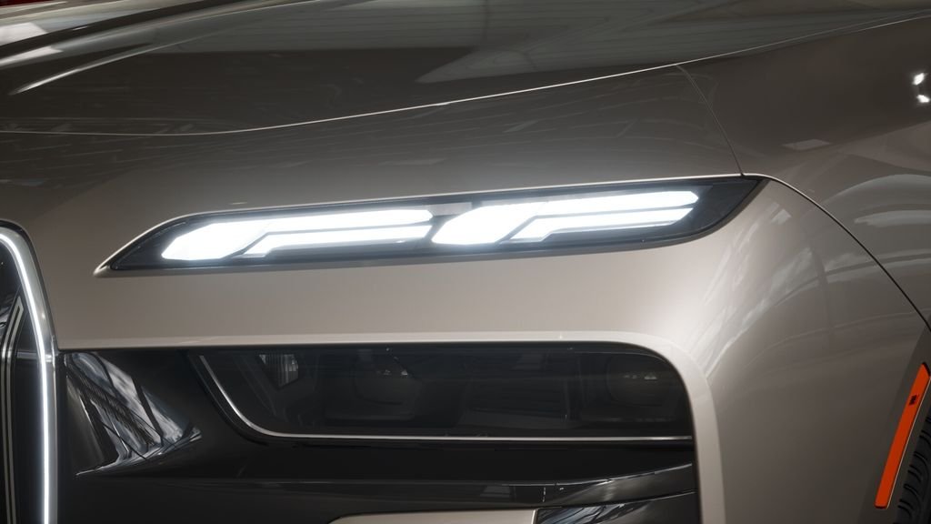 2026 BMW 7 Series 750e - Photo 33