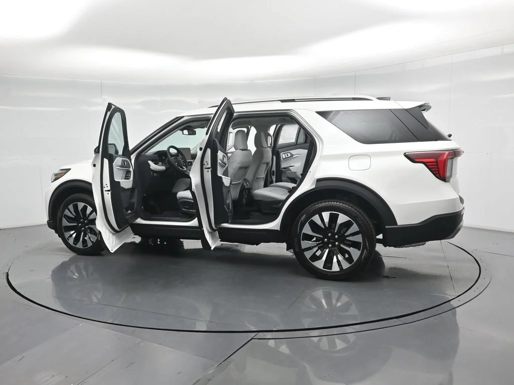 New 2026 White Ford Platinum image 32
