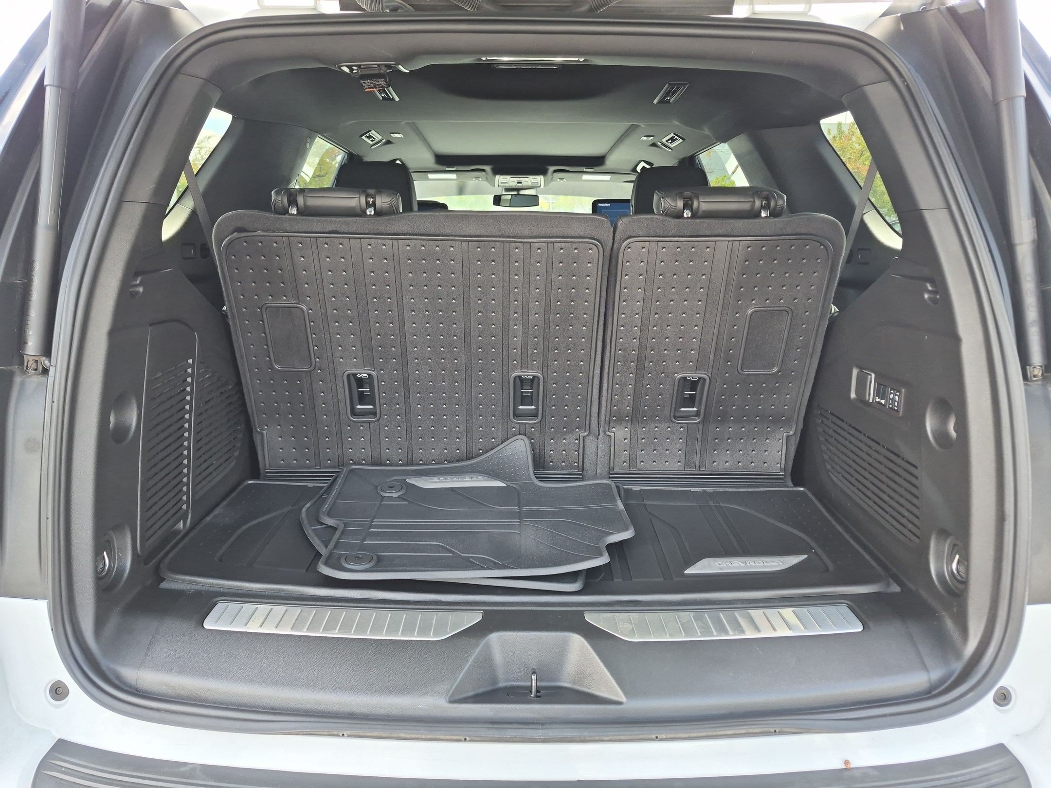 Used 2024 Summit White Chevrolet RST image 30