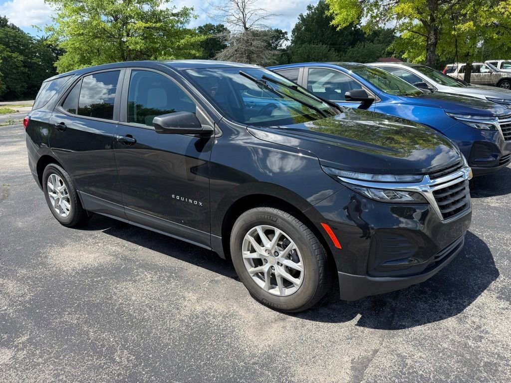 2023 Chevrolet Equinox LS's photo
