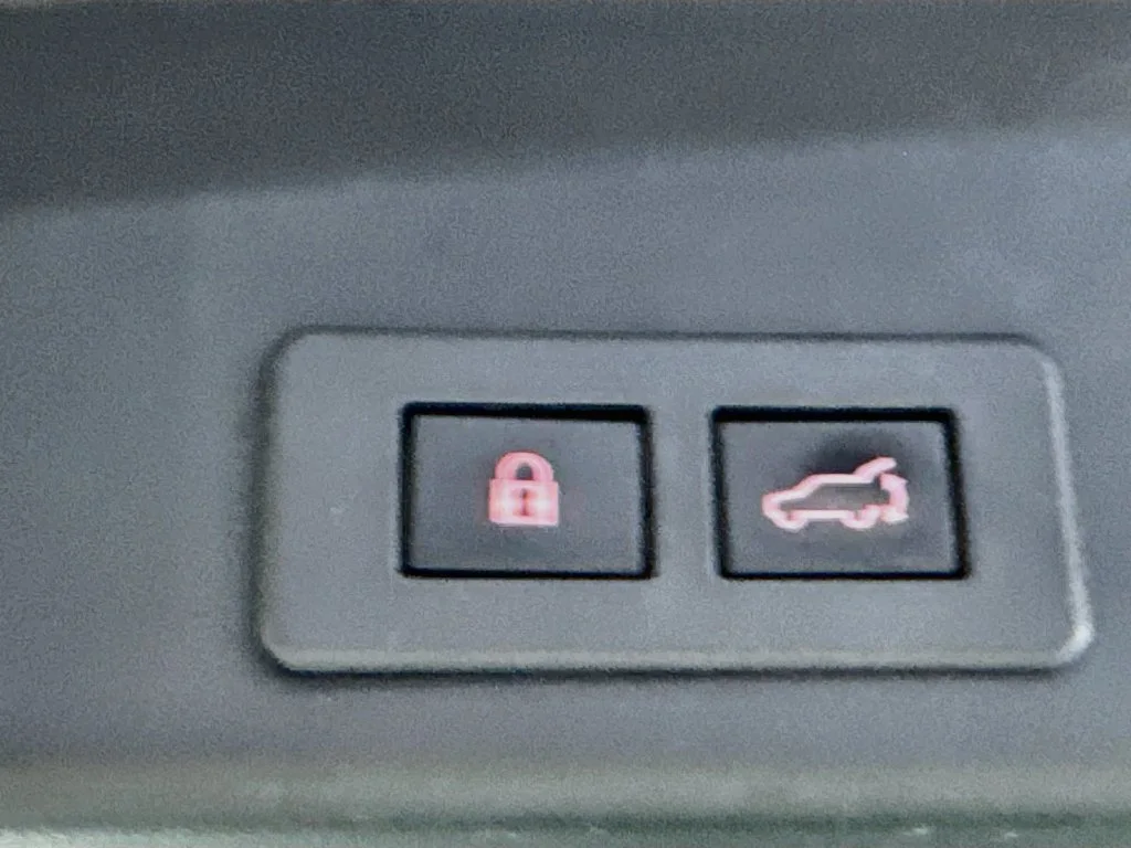 Used 2020 White Subaru Touring image 33