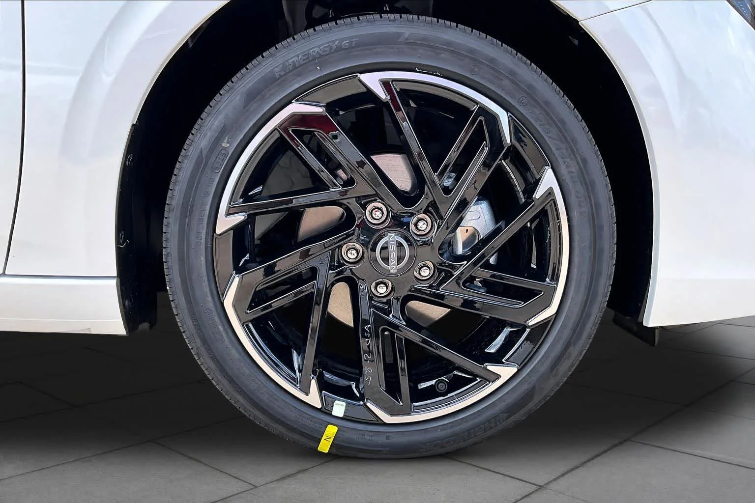 New 2026 Aspen White TriCoat / Super Black Two-tone Nissan SR image 12