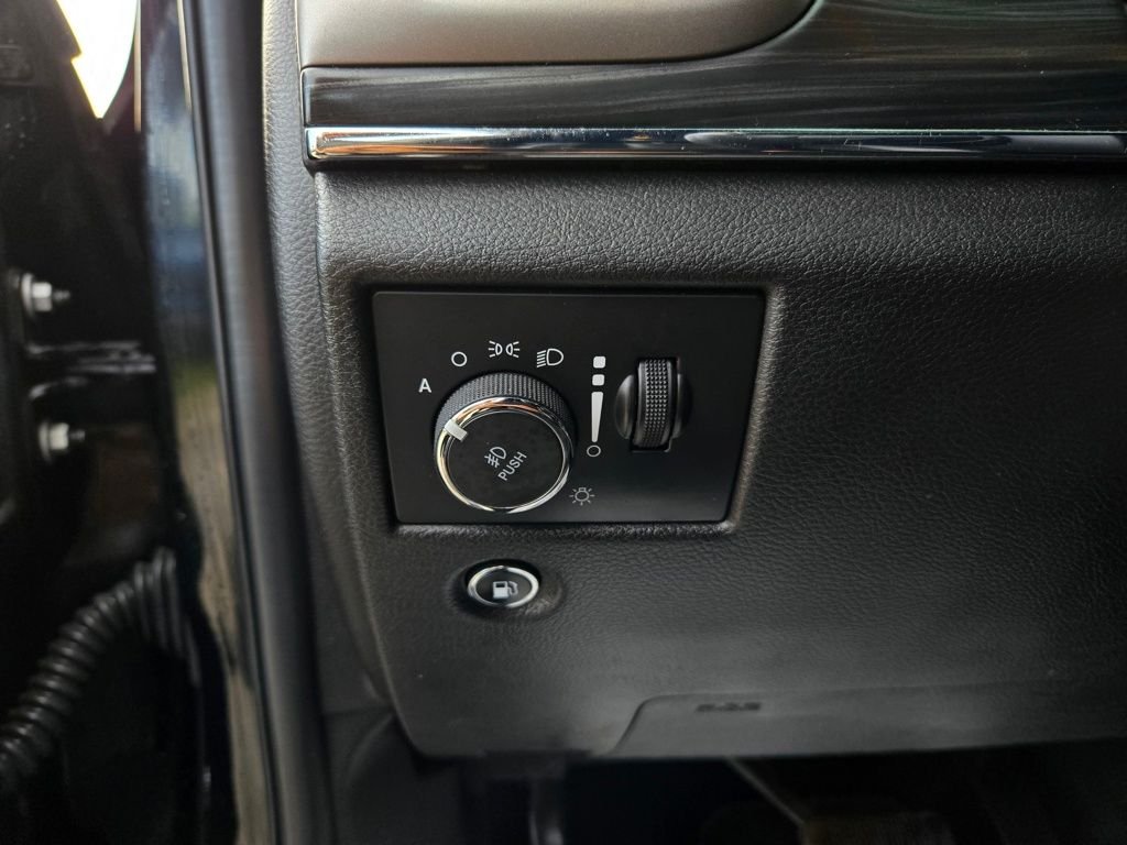 Used 2019 Black Jeep Limited image 13