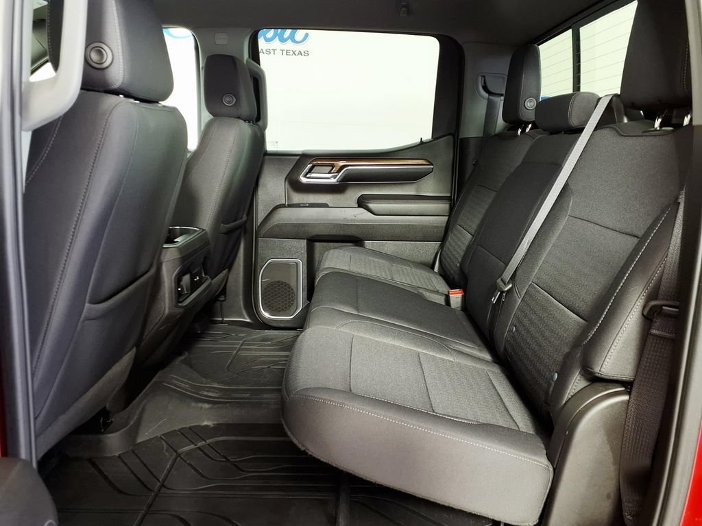 Used 2023 RADIANT RED TINTCOAT Chevrolet LT image 9