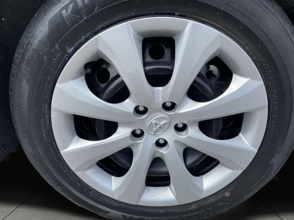 Used 2024 White Toyota LE image 27