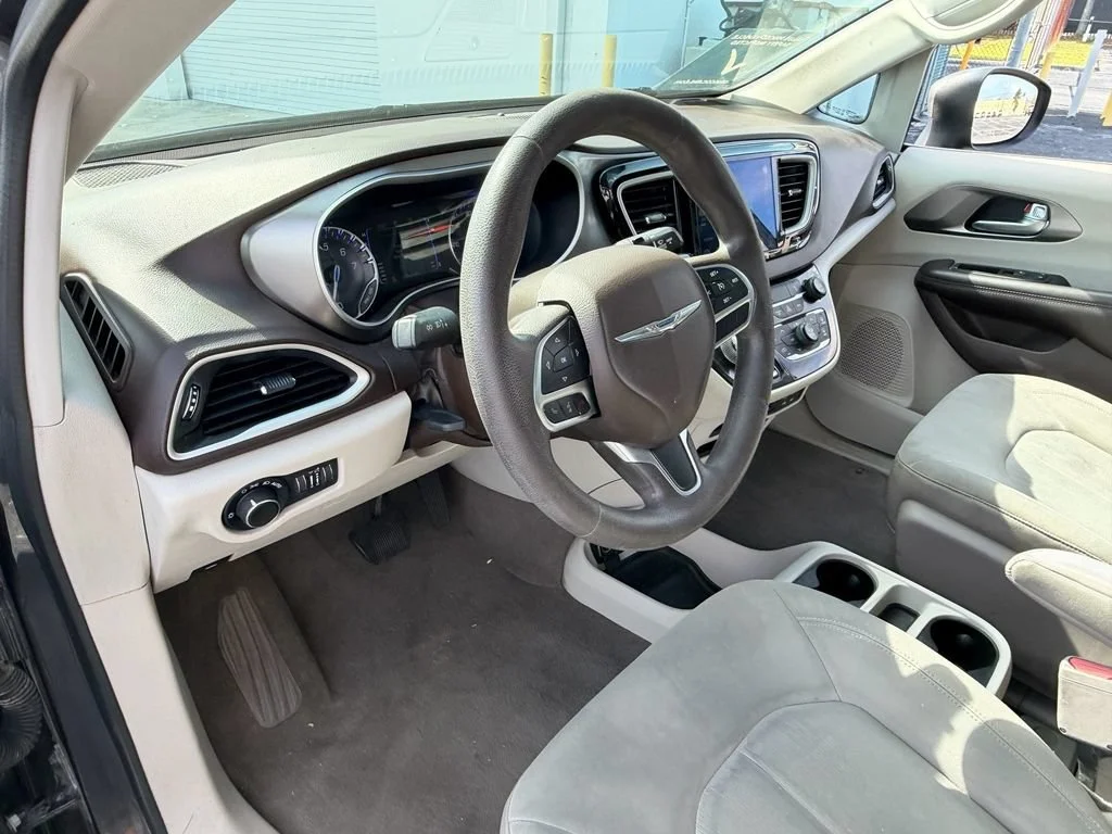 2017 Chrysler Pacifica Touring - Photo 9