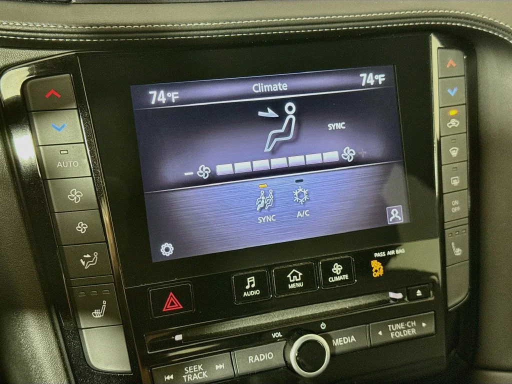Certified Used 2022 Black INFINITI LUXE image 20