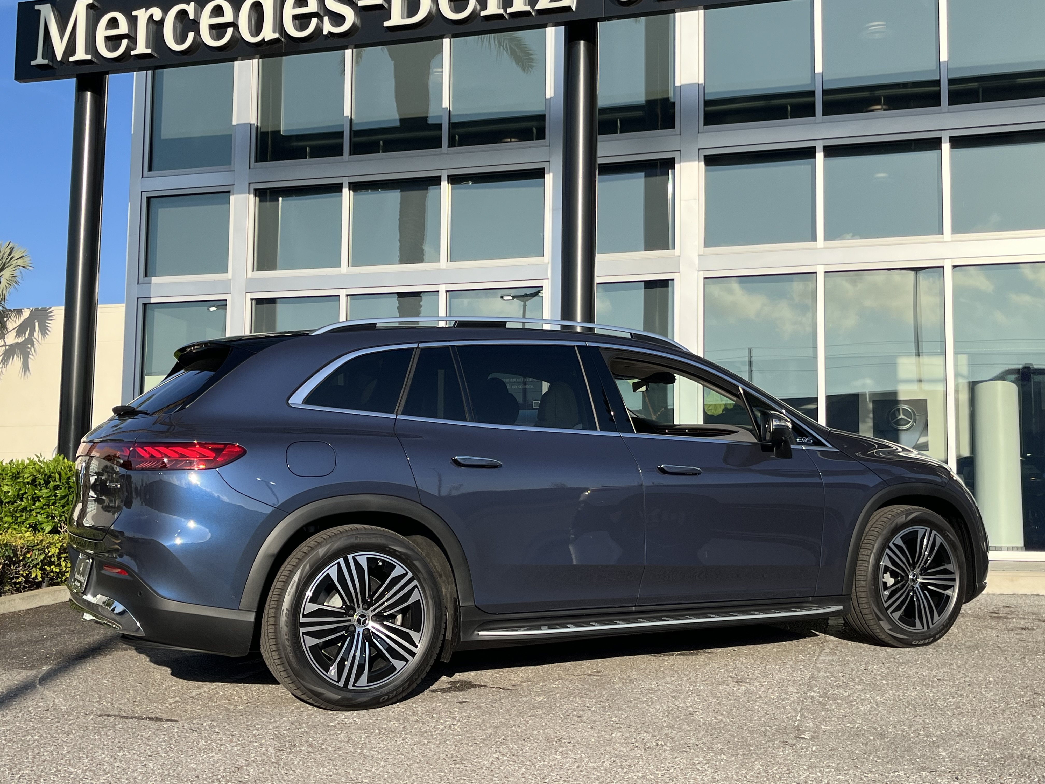 New 2026 Twilight Blue Metallic Mercedes-Benz EQS 400 image 7
