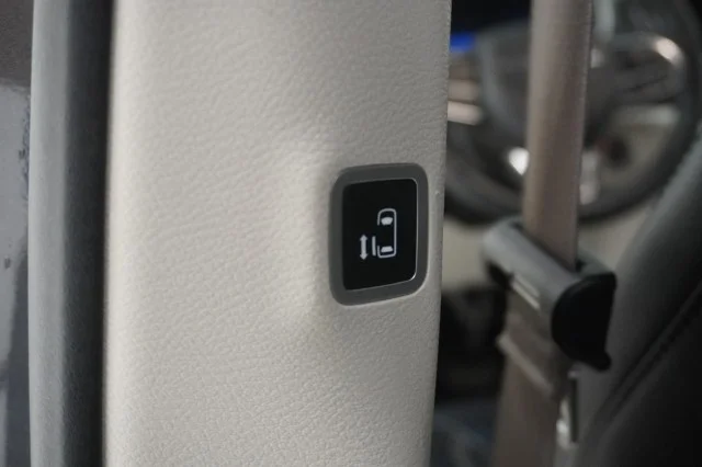 Used 2022 GREY Chrysler Touring L image 21