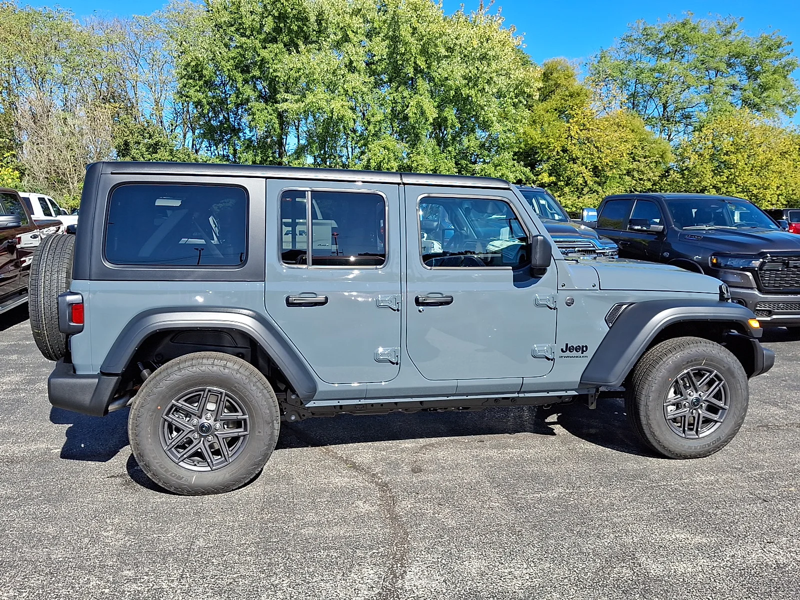 New 2026 Anvil Clear-Coat Exterior Paint Jeep Sport S image 9