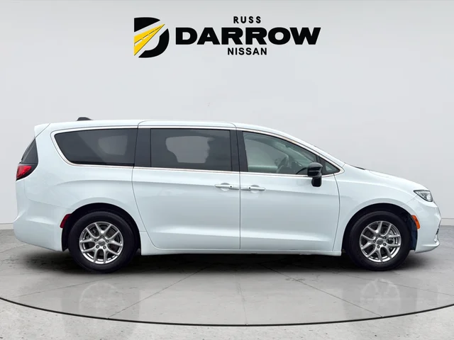 Used 2024 White Chrysler Touring L image 6