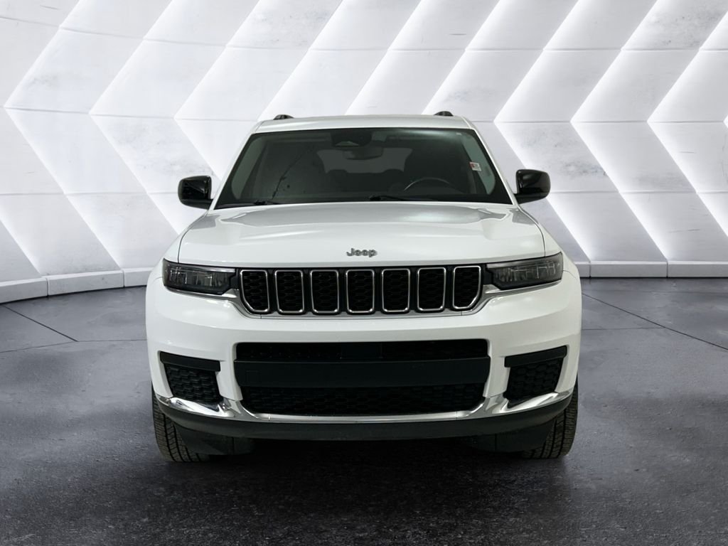 Used 2021 White Jeep Laredo image 2