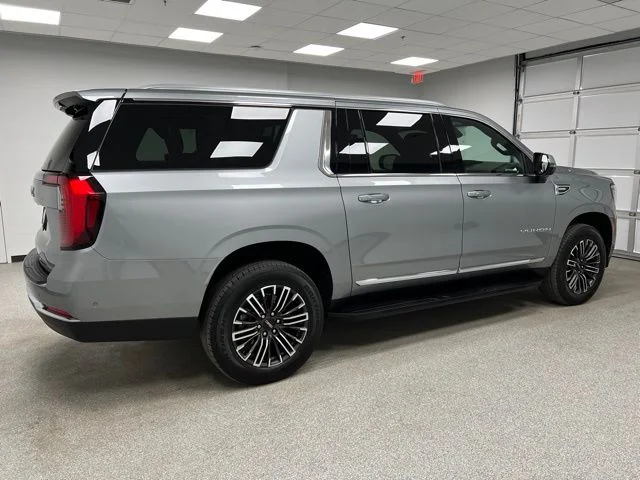Used 2025 Gray GMC Elevation image 11