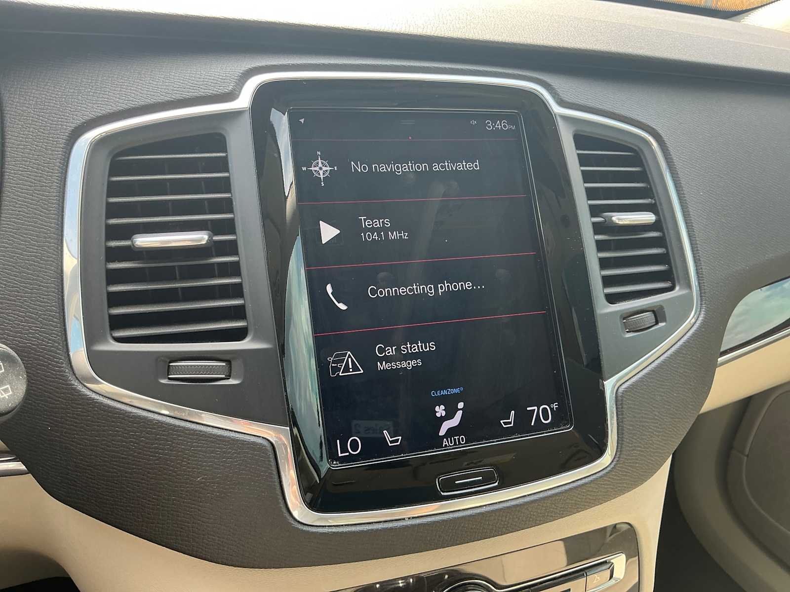 Used 2019 Onyx Black Metallic Volvo Momentum image 15