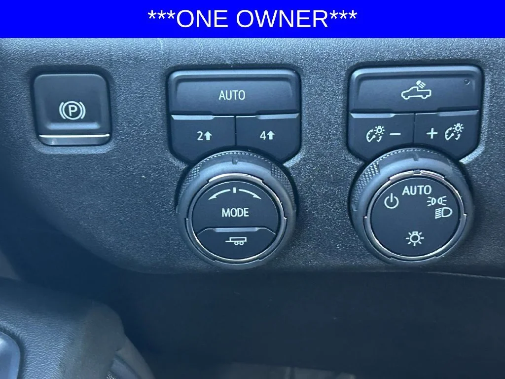Used 2025 Sterling Gray Metallic Chevrolet LT (2FL) image 24