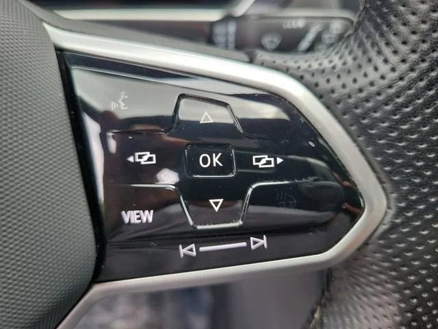 Used 2022  Volkswagen SE R-Line Black image 31