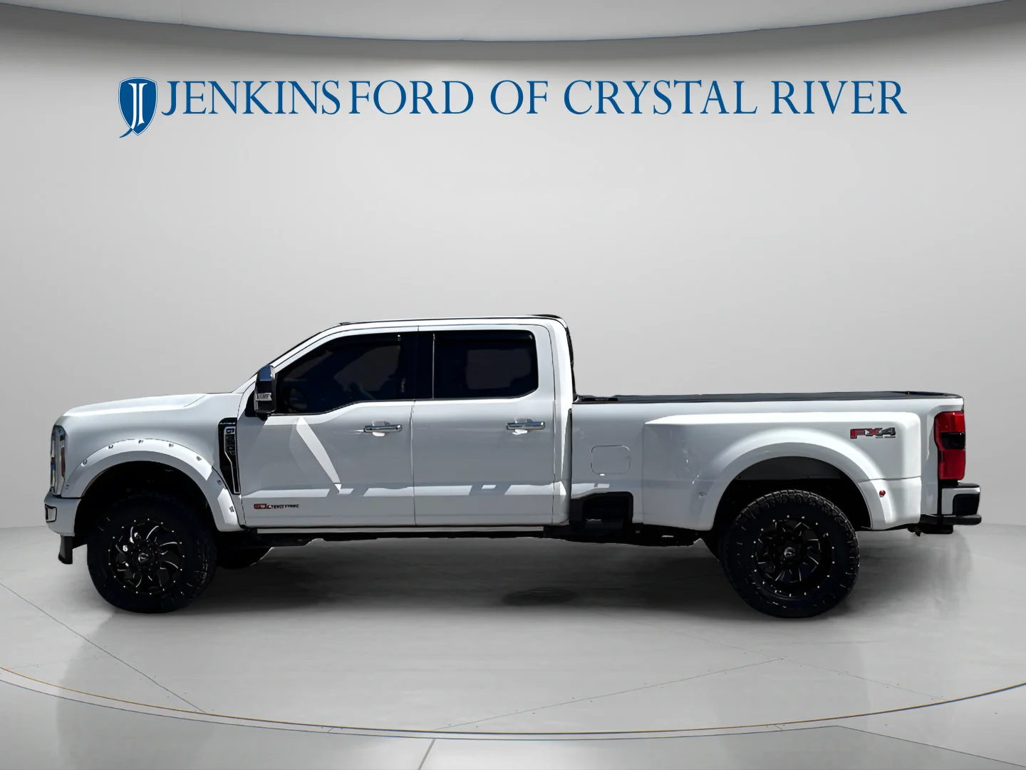 Used 2024 Star White Metallic Tri-Coat Ford Platinum image 9