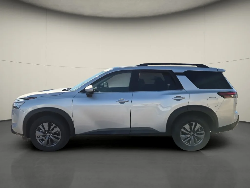 Used 2024 Silver Nissan SV image 4