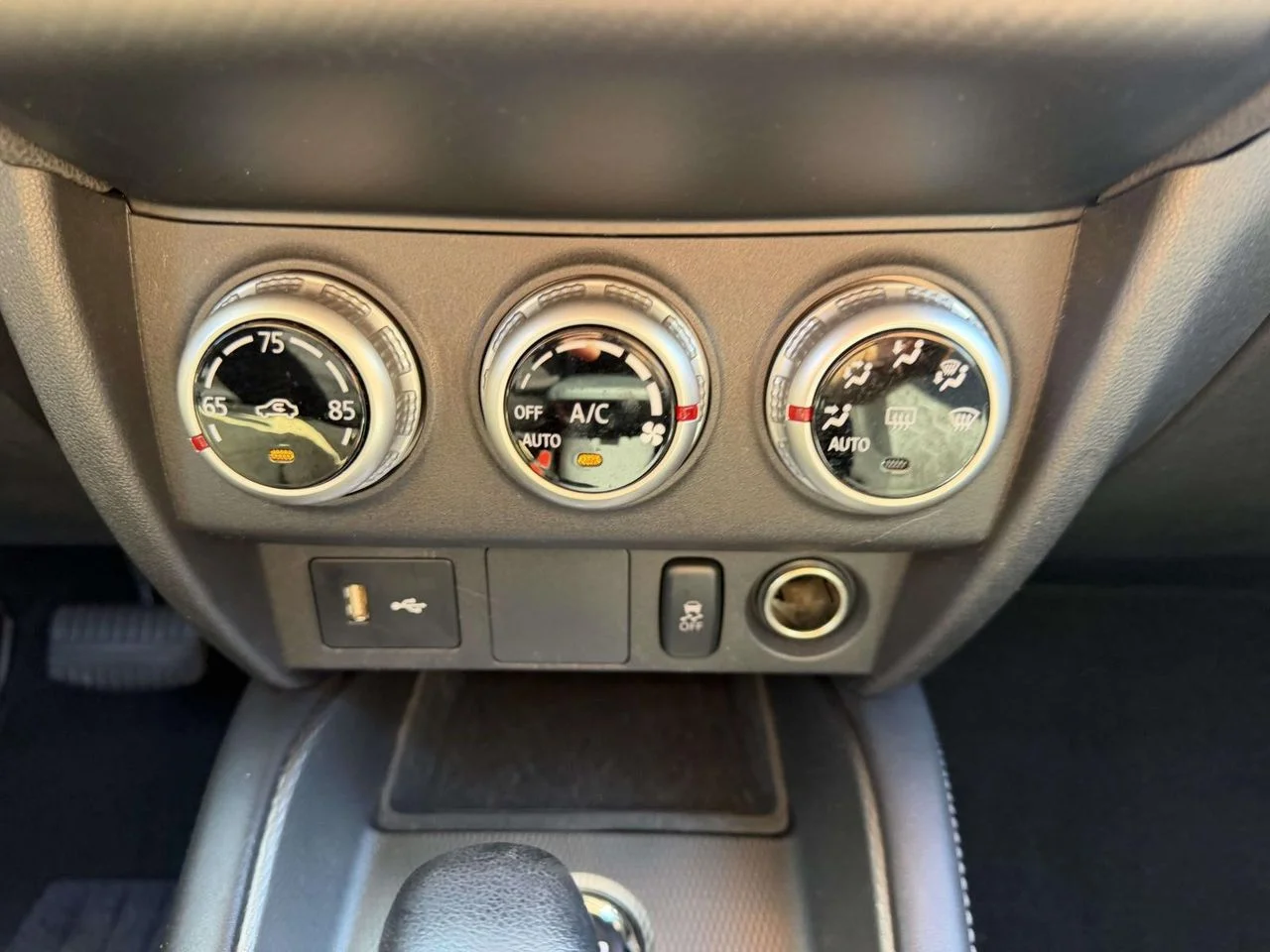 Used 2022 Silver Mitsubishi 2.0 ES AWC image 25