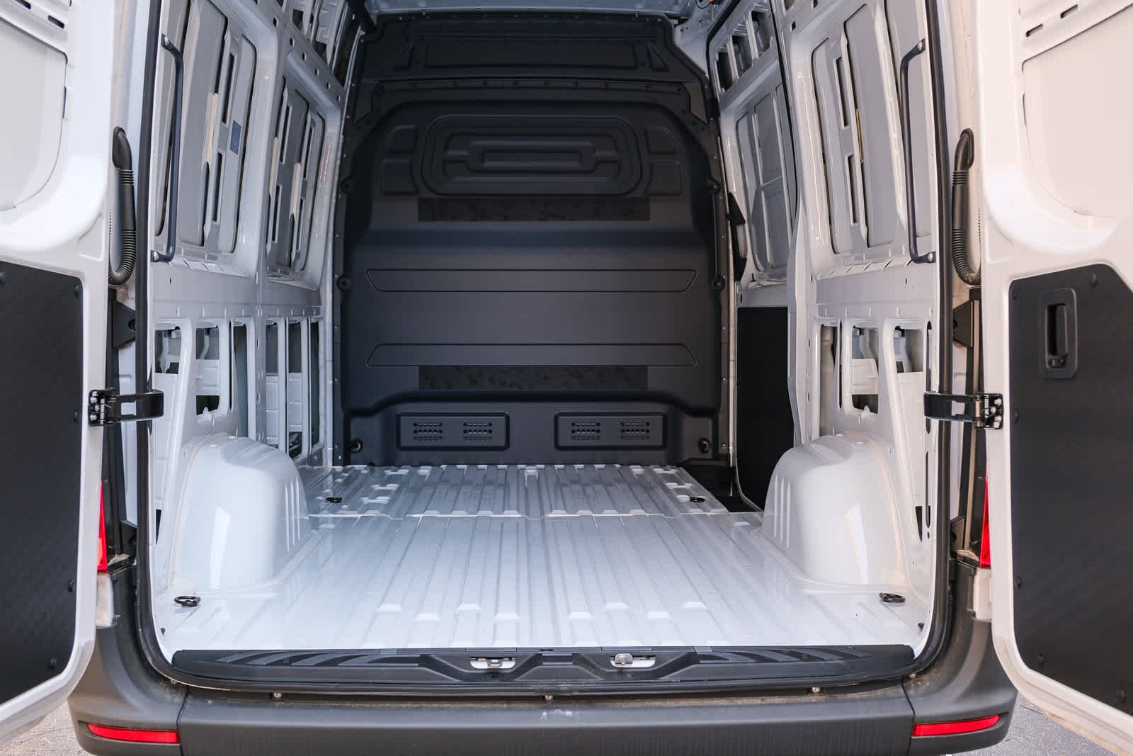 New 2025 Arctic+White Mercedes-Benz Cargo 144 WB  RWD 2.0L 4-Cylinder image 29
