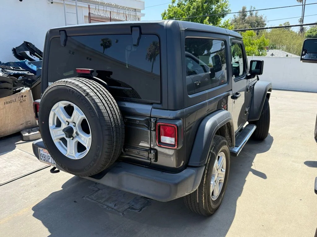 Used 2022 Gray Jeep Sport S image 5