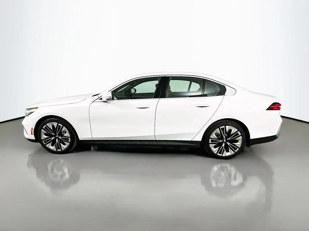 2025 BMW 5 Series 530i - Photo 8
