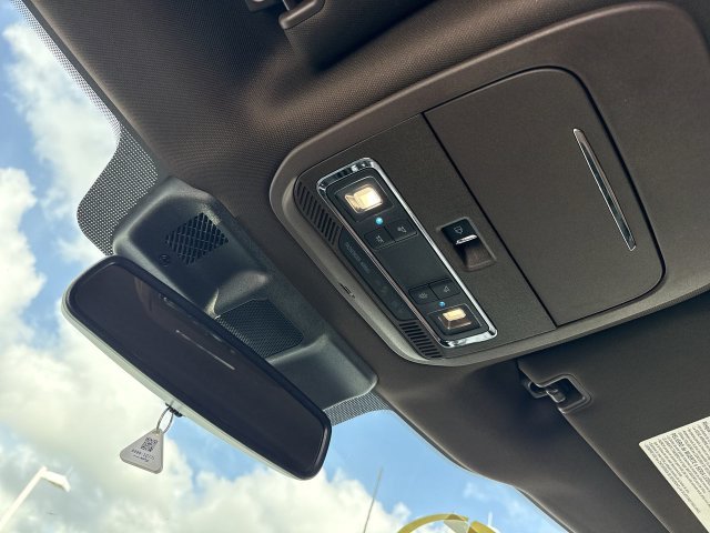 Used 2025 White Ford King Ranch image 22