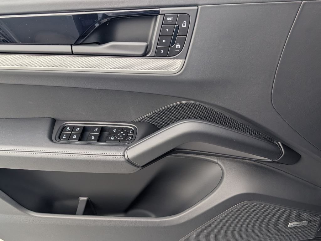 2026 Porsche Cayenne S - Photo 20