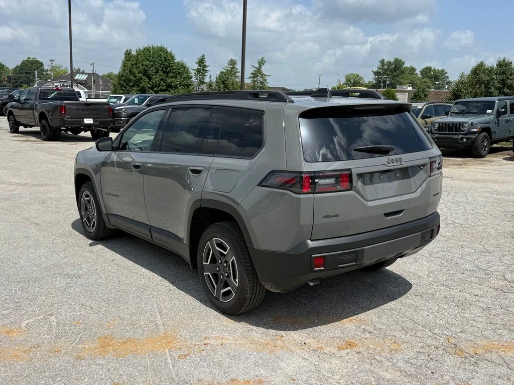 New 2026 Sting-Gray Clear-Coat Exterior Paint Jeep Limited image 8