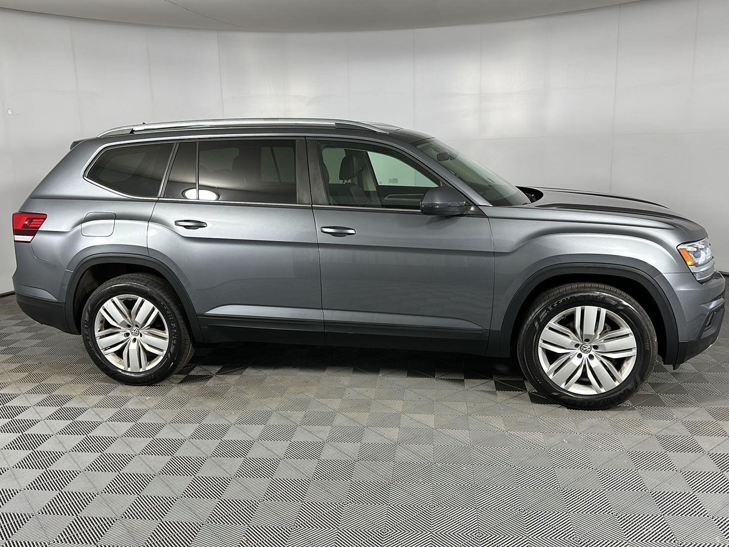 Used 2019 Platinum Gray Metallic Volkswagen 3.6L V6 SE image 8
