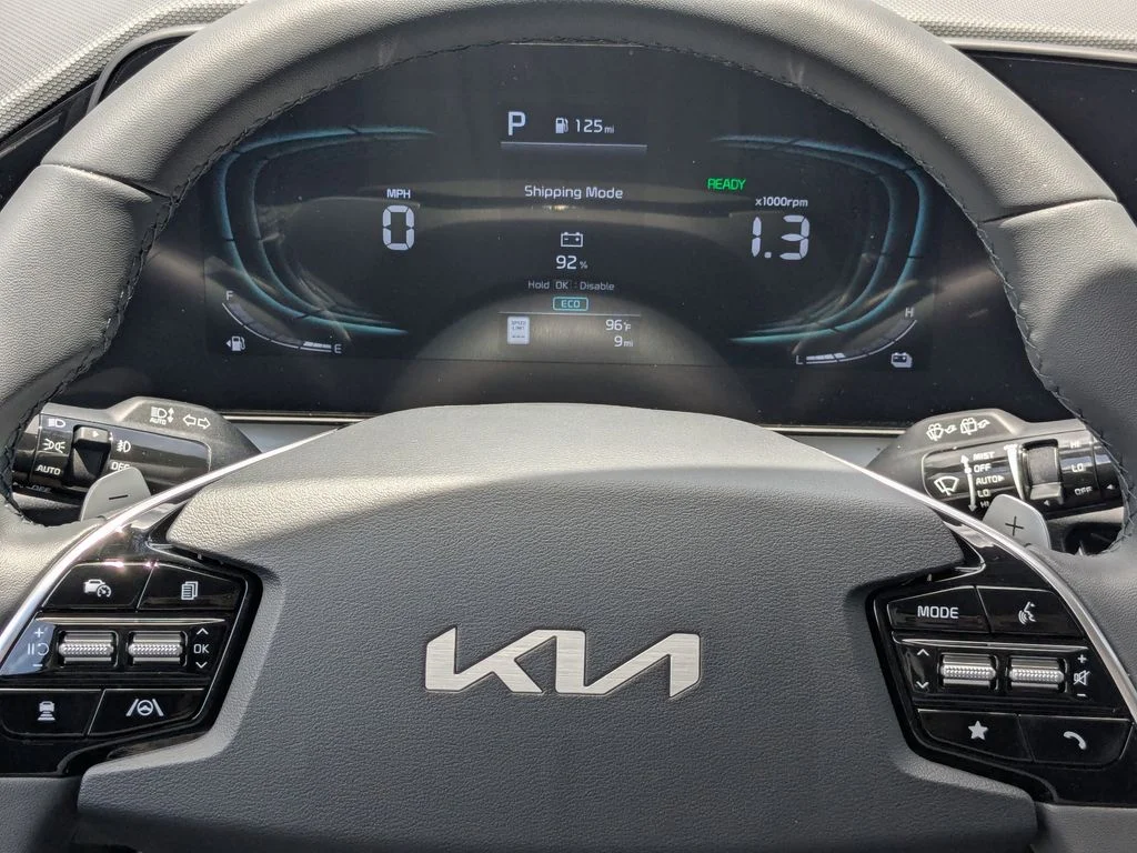2025 Kia Niro EX Touring - Photo 27