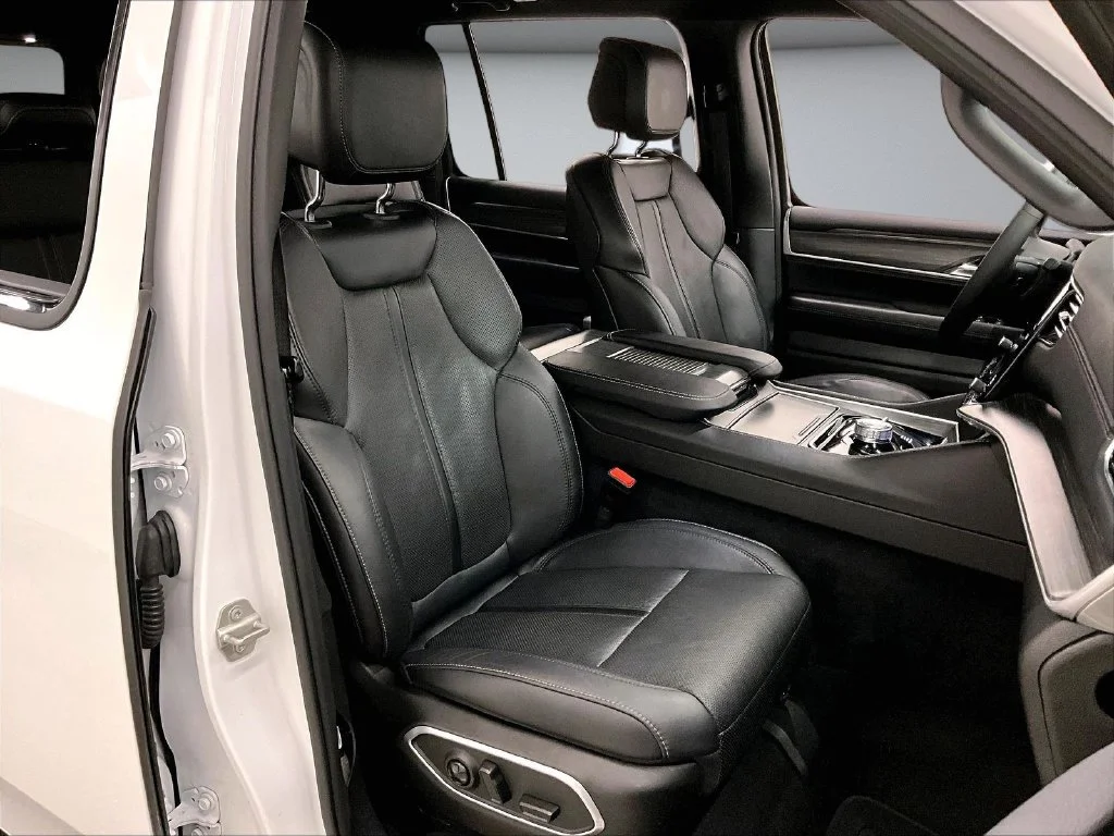 Used 2024 White Jeep Series II image 30