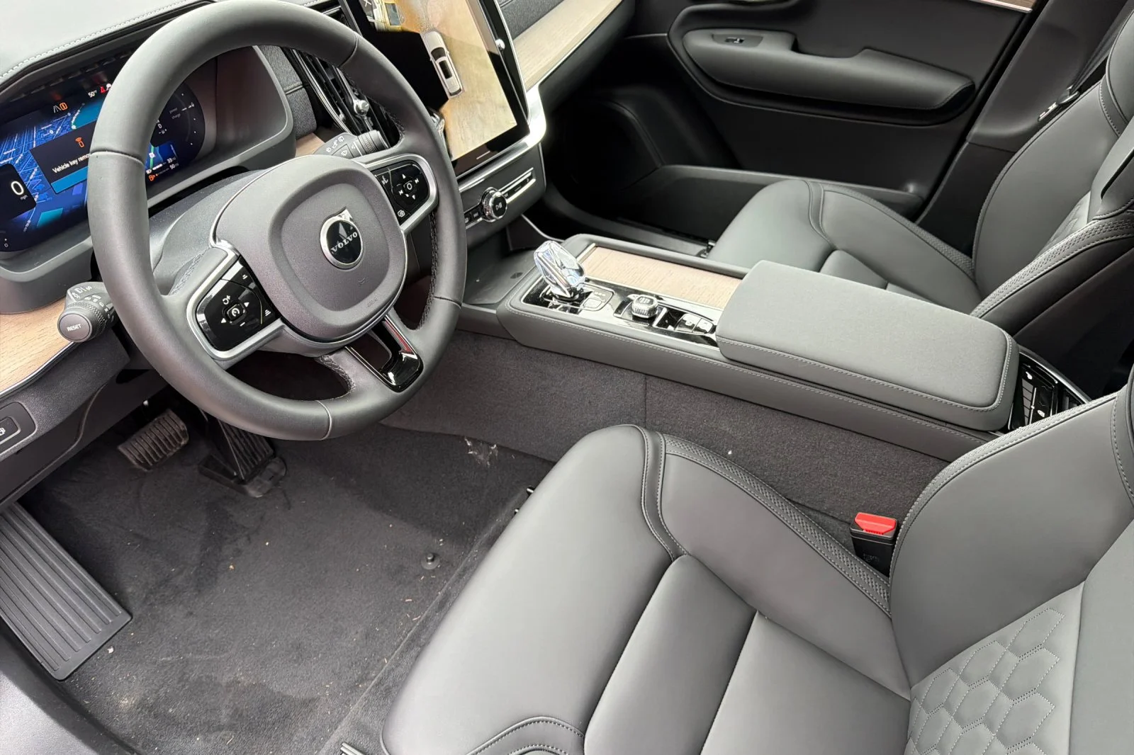 New 2026 AURORA SILVER Volvo Plus image 7