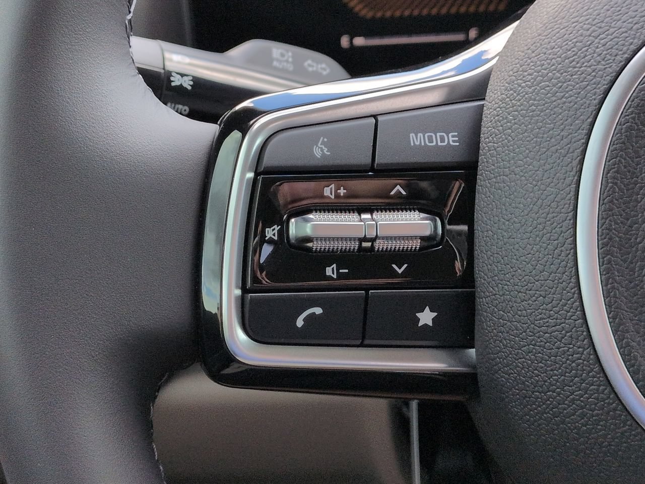 New 2026 Ceramic Silver Kia EX image 30