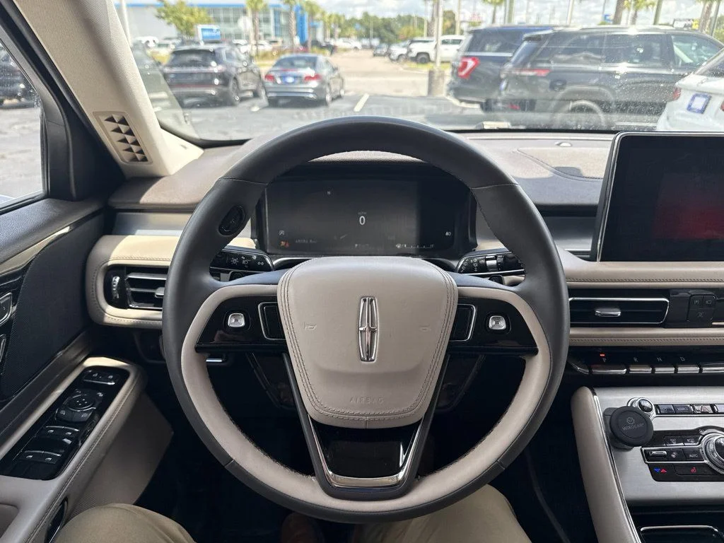Used 2023 Radiance Metallic Lincoln Standard image 16