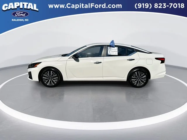 Used 2025 White Nissan 2.5 SV image 5