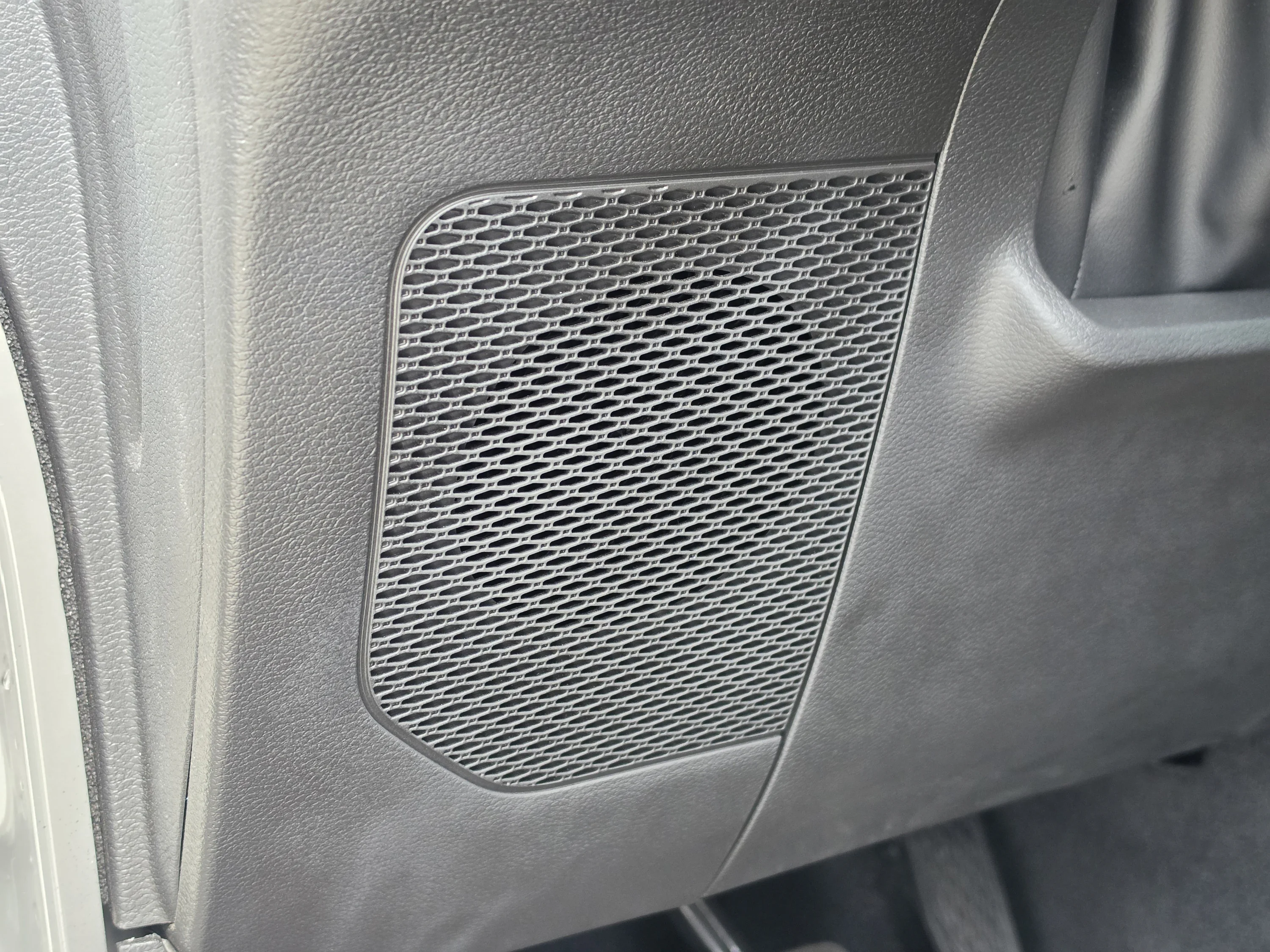 Used 2023 Sting-Gray Clearcoat Jeep Overland image 20