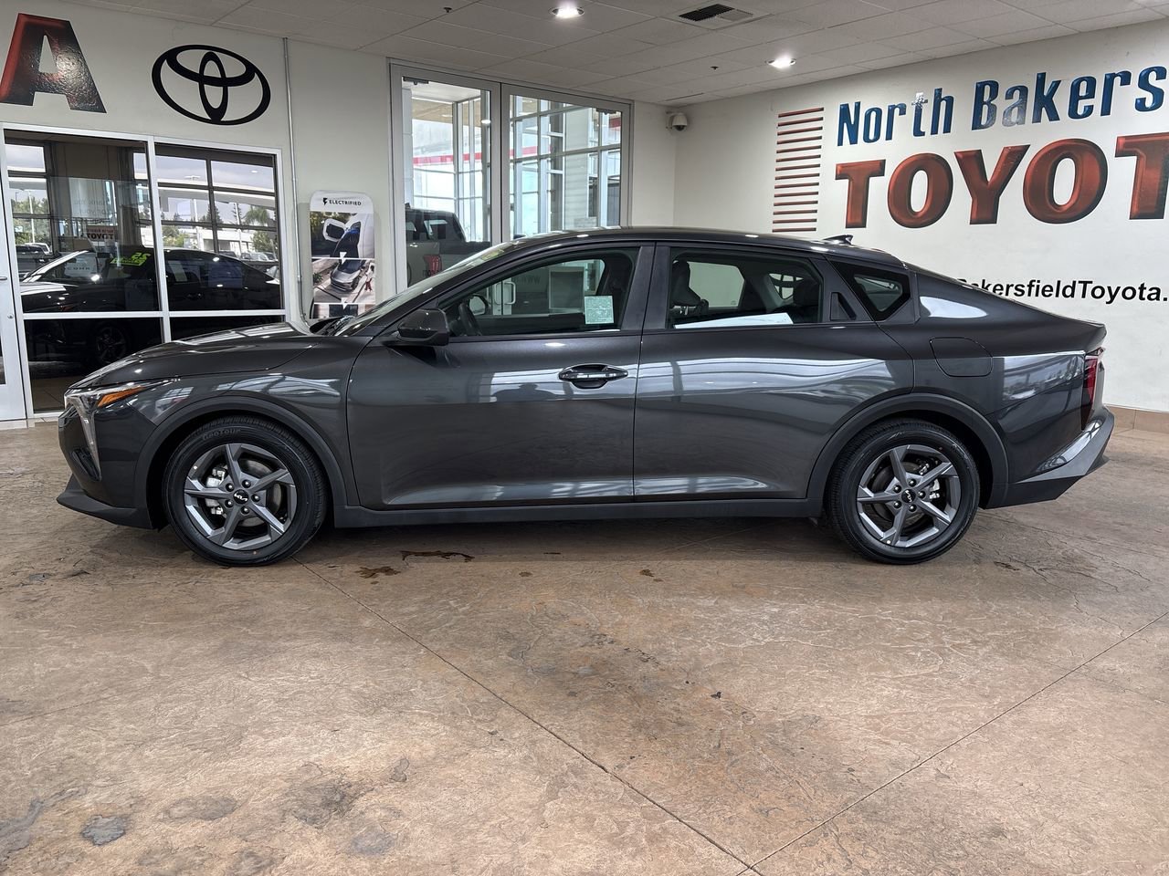 Used 2025 Interstellar Gray Kia LXS image 7