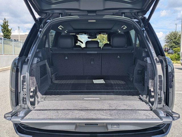 New 2027 Santorini Black Land Rover SE image 13
