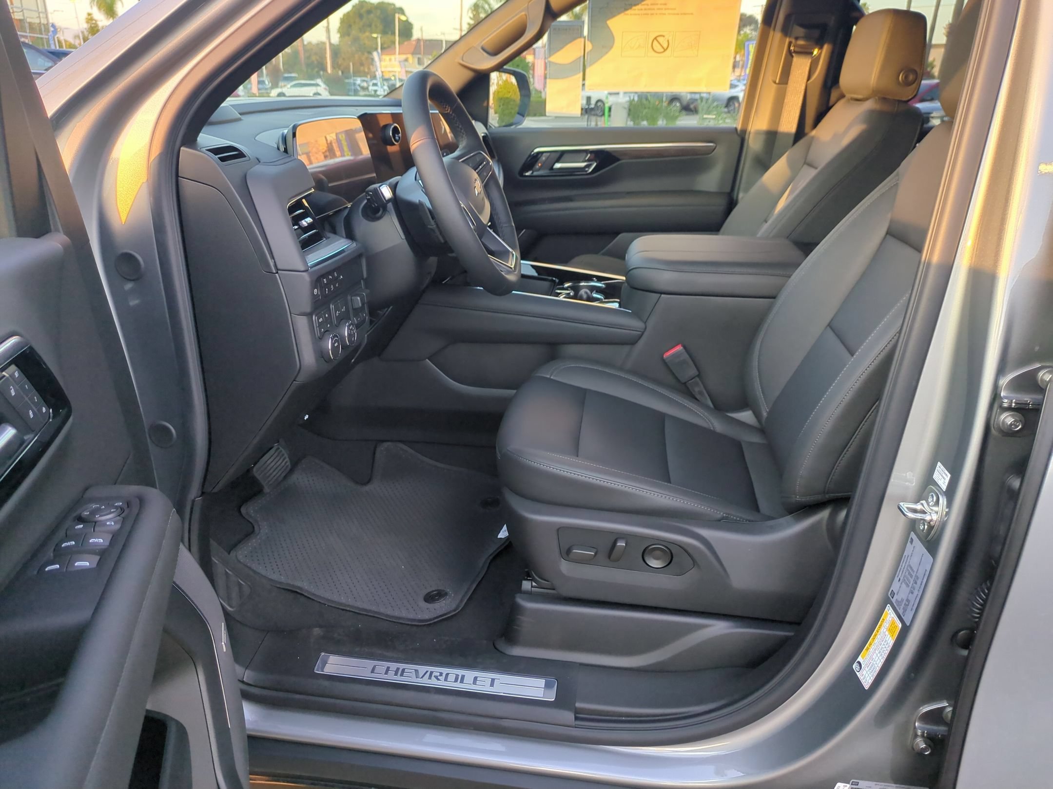 2026 Chevrolet Suburban LT - Photo 11