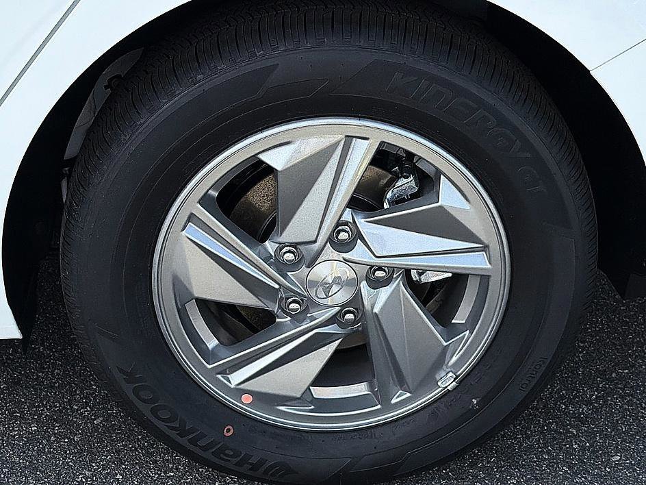 New 2026 Serenity White Hyundai SE image 5
