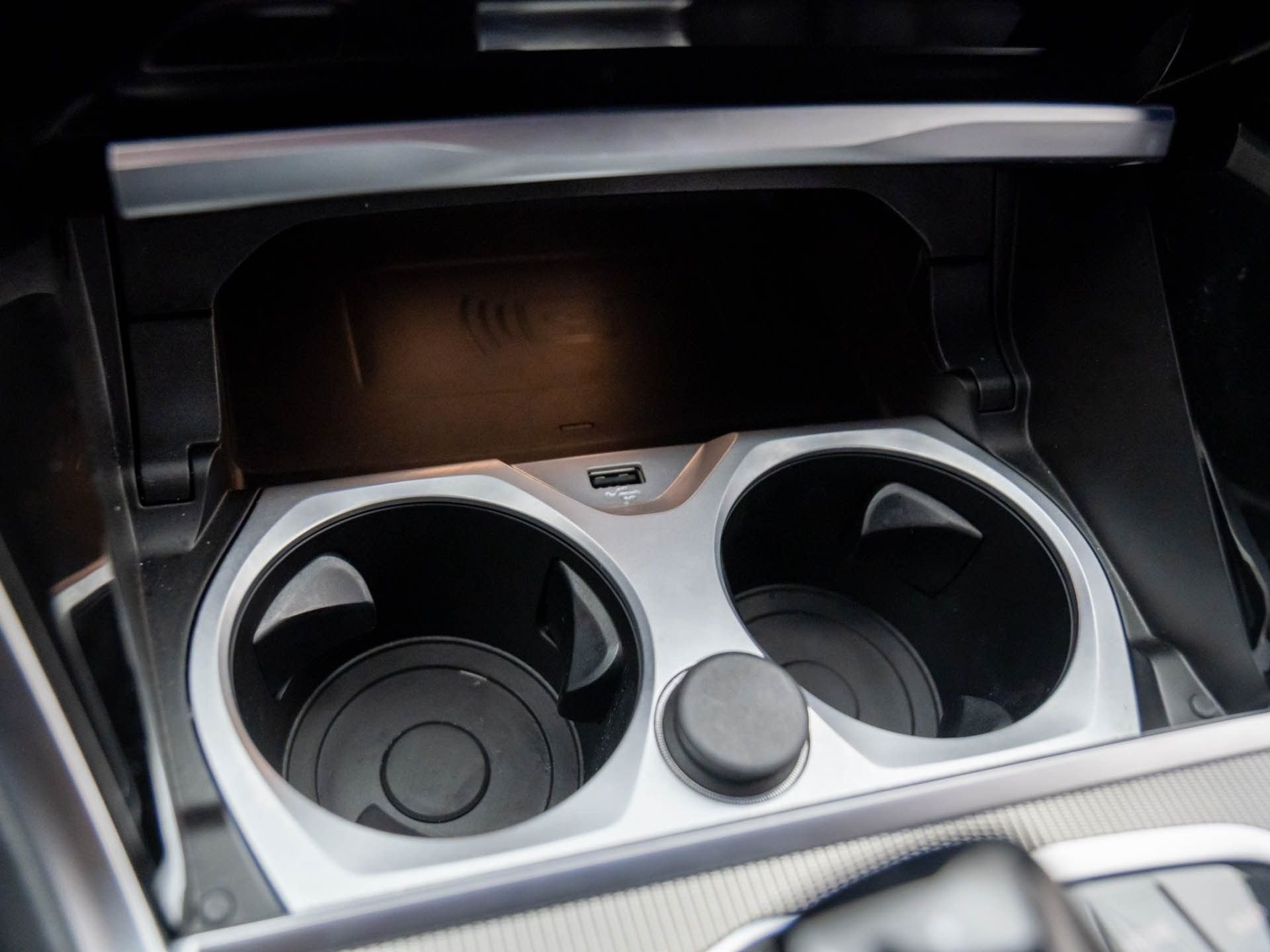 2025 BMW 8 Series M850i - Photo 22