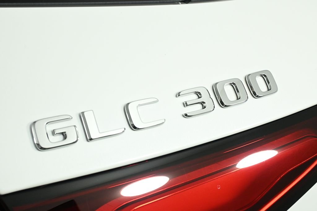 New 2027 MANUFAKTUR Moonlight White Metallic Mercedes-Benz GLC 300 image 18